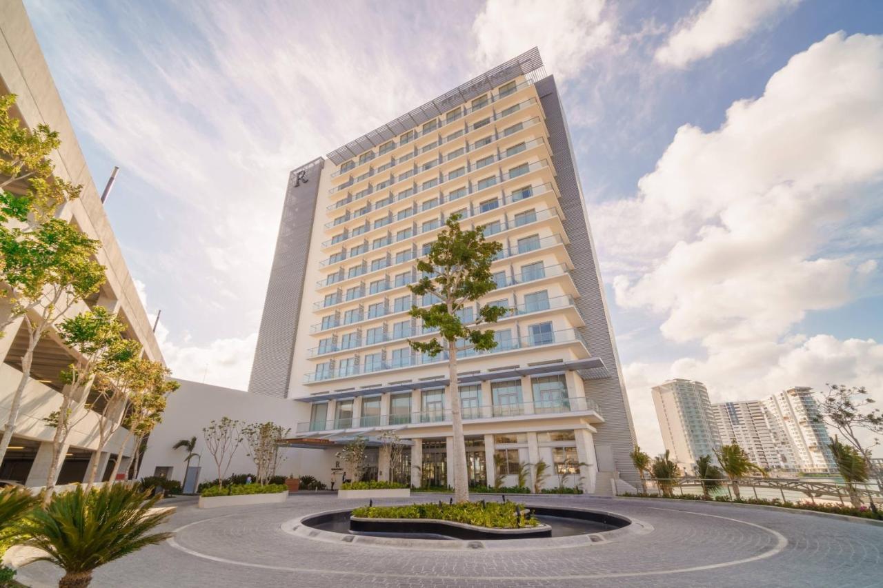 Renaissance Cancun Resort & Marina Exterior photo