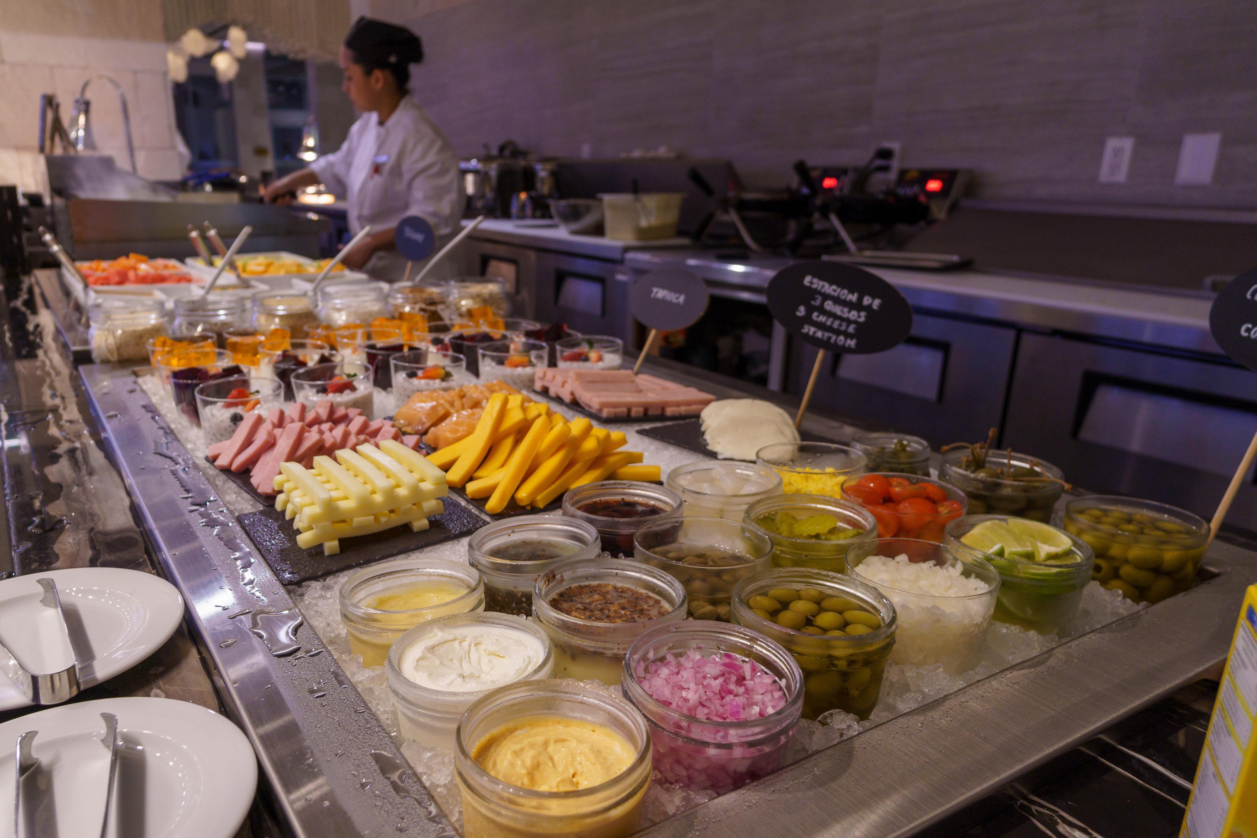 Renaissance Cancun Resort & Marina Exterior photo A salad bar