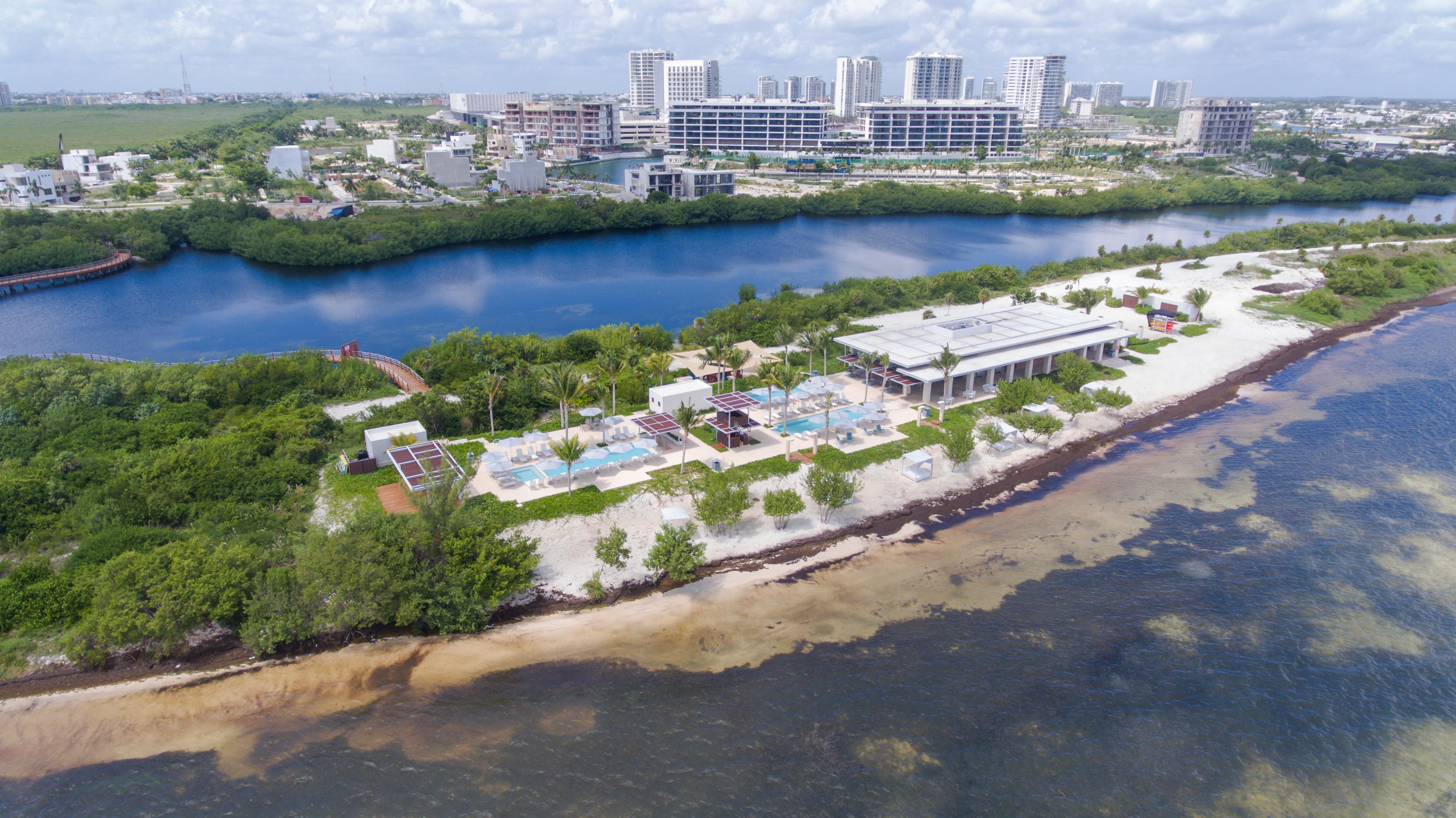 Renaissance Cancun Resort & Marina Exterior photo Aerial view of the hotel