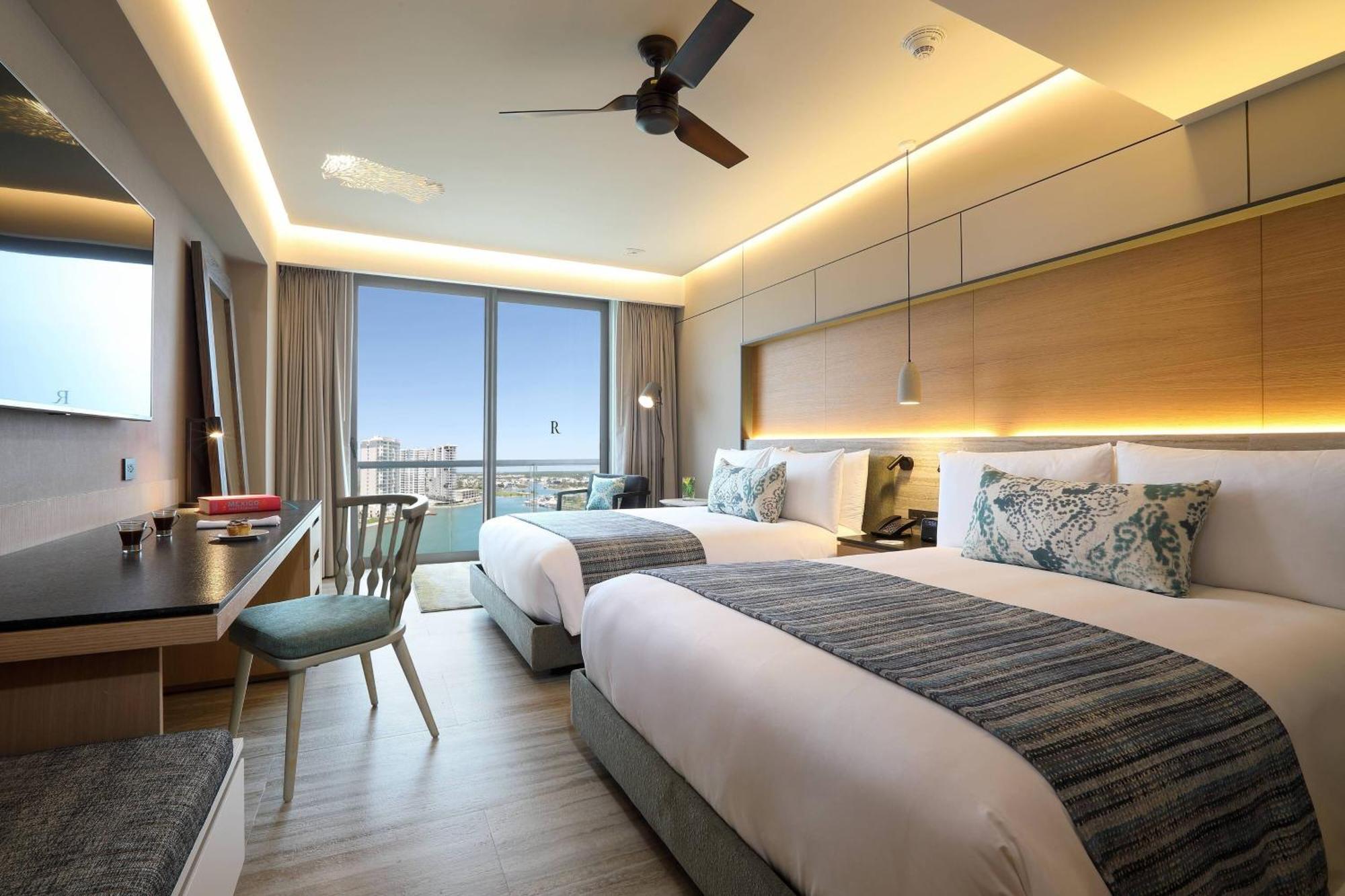 Renaissance Cancun Resort & Marina Exterior photo