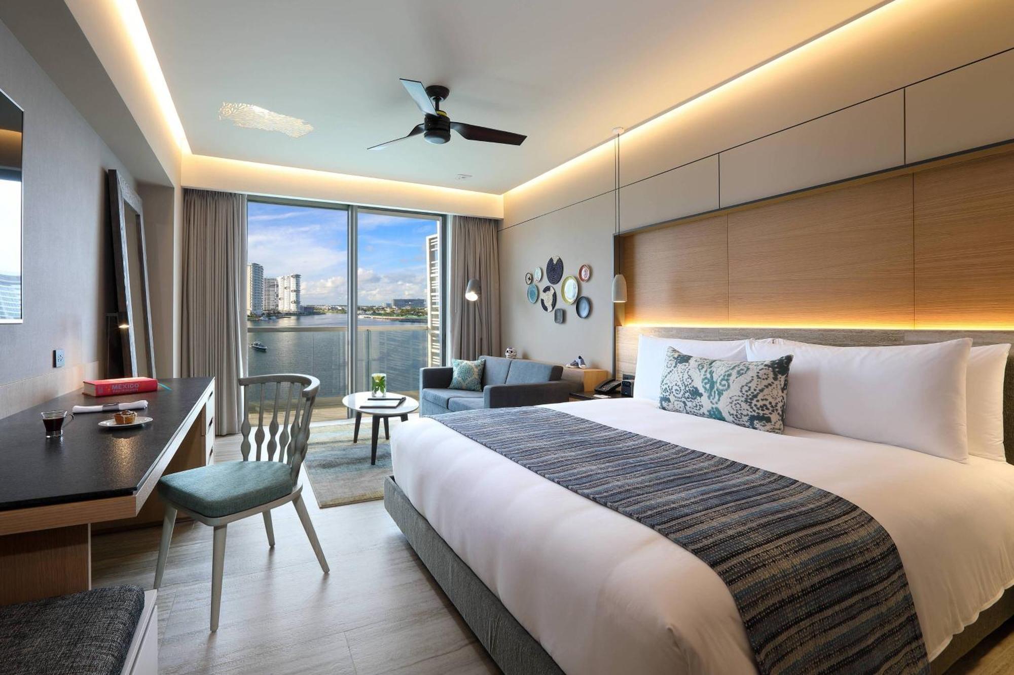 Renaissance Cancun Resort & Marina Exterior photo Deluxe Room